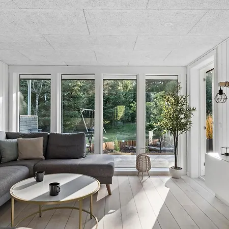 Dom wakacyjny 2 Bedroom Amazing In